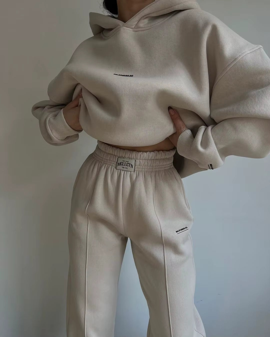 GALERIA | WYGODNY DRES Z KAPTUREM