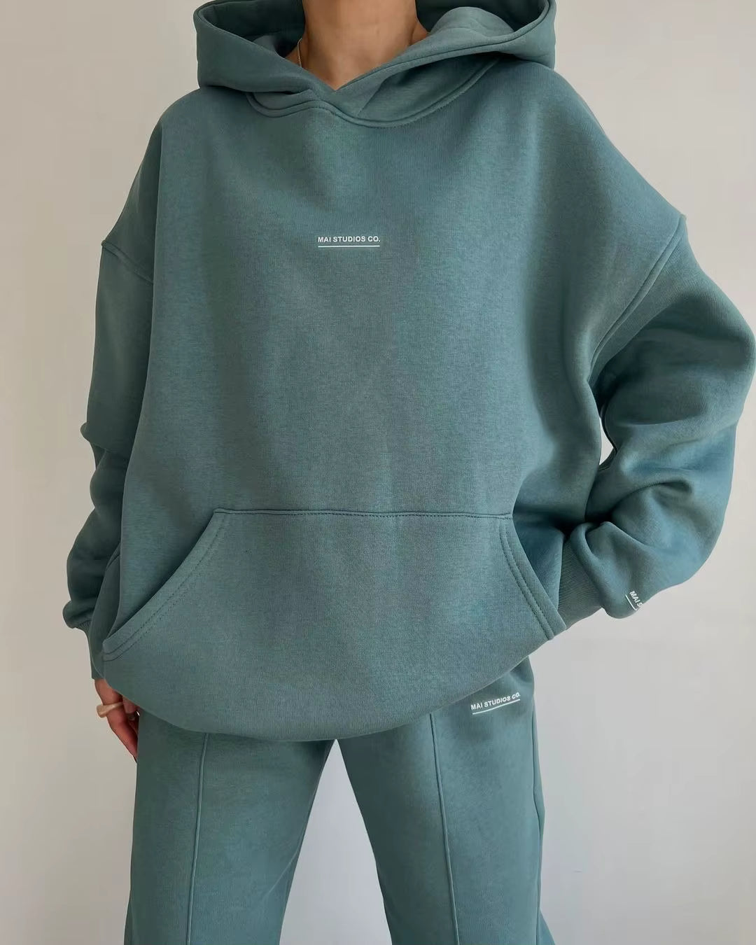 GALERIA | WYGODNY DRES Z KAPTUREM