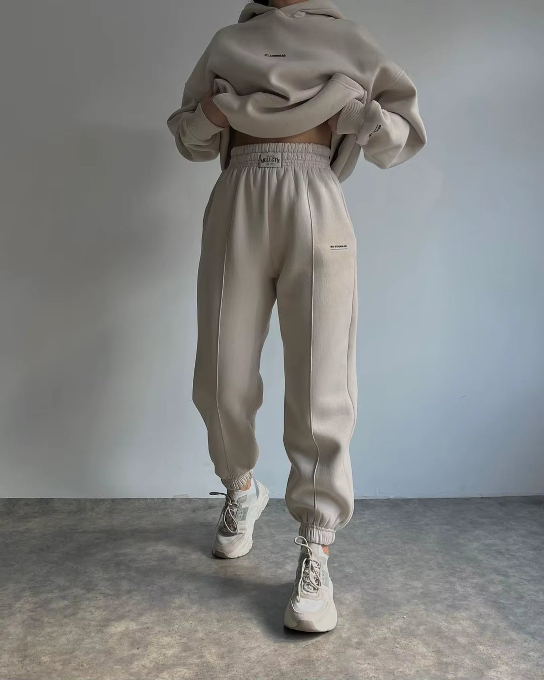 GALERIA | WYGODNY DRES Z KAPTUREM